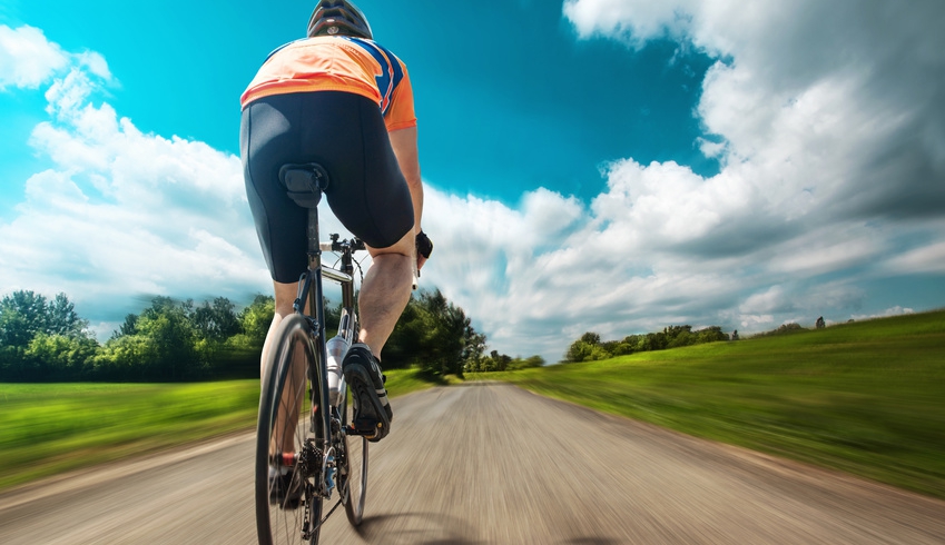 Radler mit Fahrradhose auf Rennrad